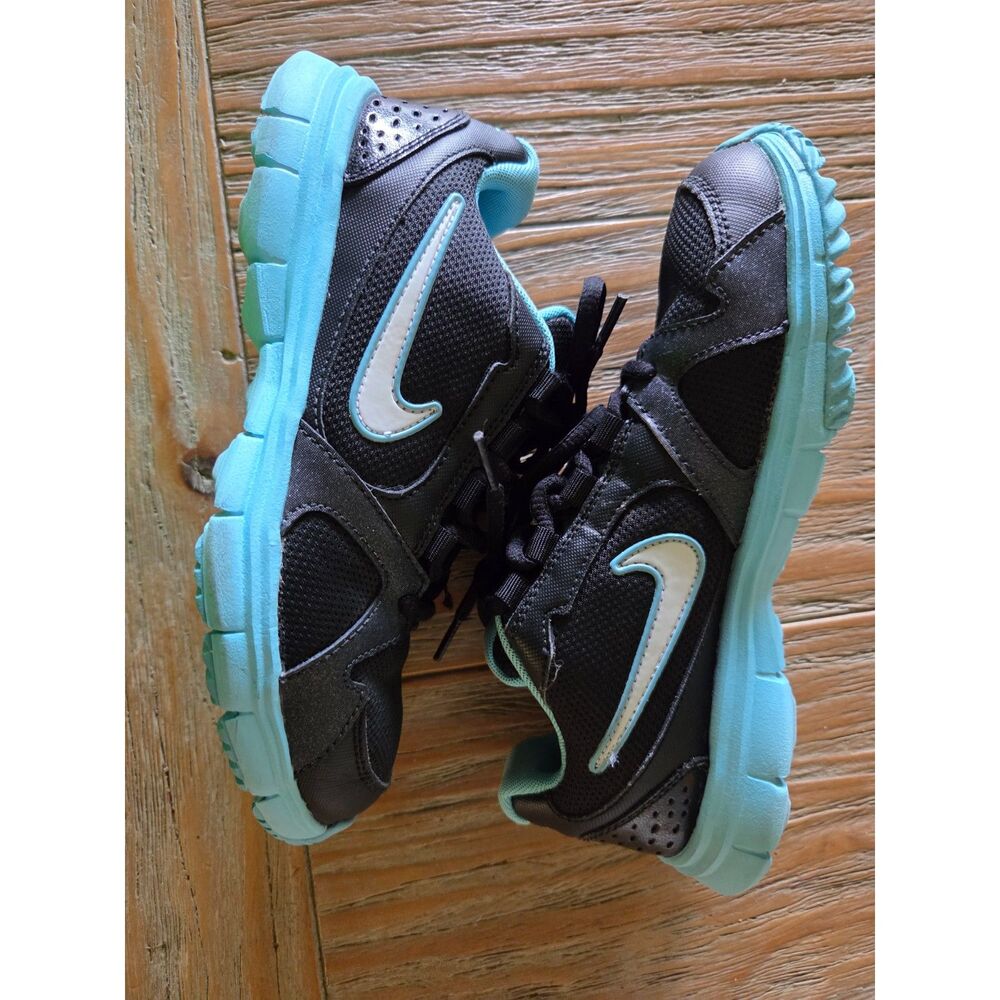 Boys Nike Endurance #429909-005, color: Black/Blue     size 3Y
